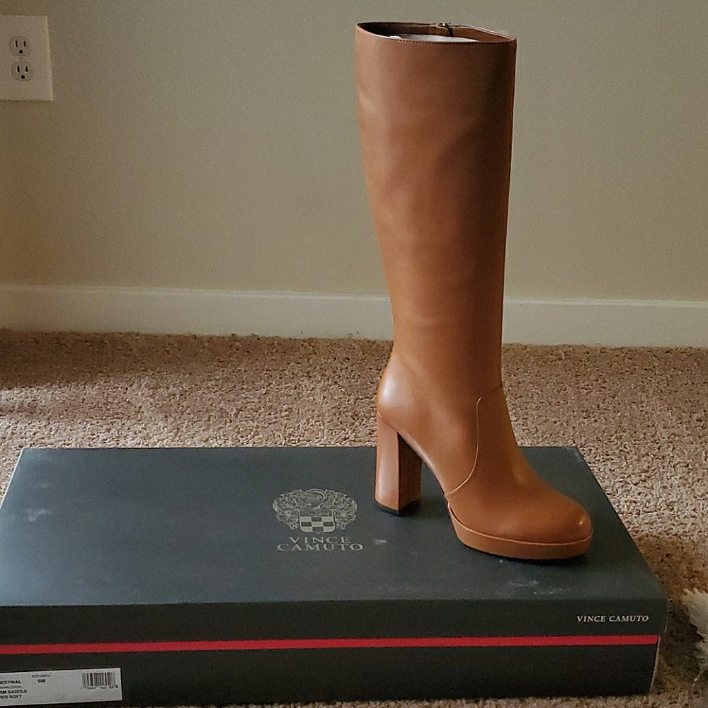 Jestinal platform boot. Color: Cognac